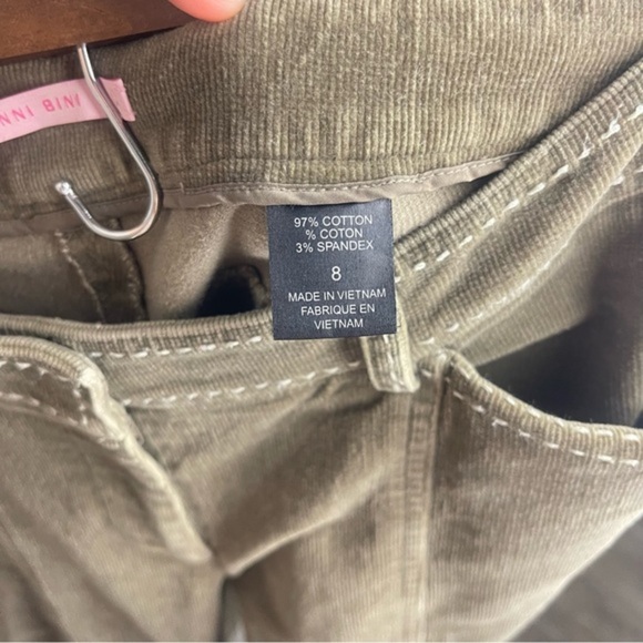 Gianni Bini Pea Green Corduroy Retro Capris - Picture 2 of 4